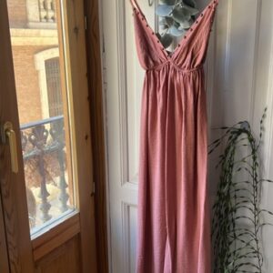 Vestido tachuelas pico