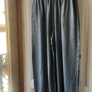 Pantalon mini globo tachuelas