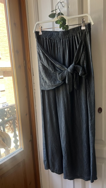 Pantalón gris bambula con lazada