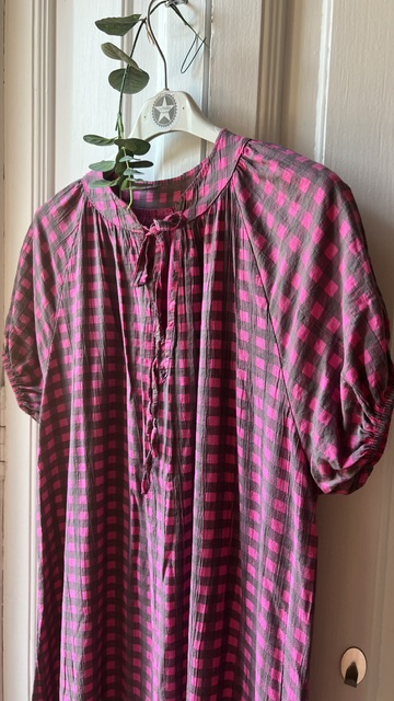Vestido fresa vichy