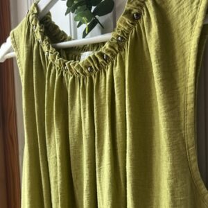 Vestido pistacho tachuelas