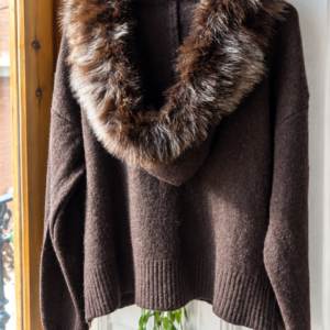 Chaqueta capucha pelo sintético