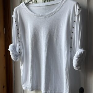 Camiseta tachuelas blanca de manga larga